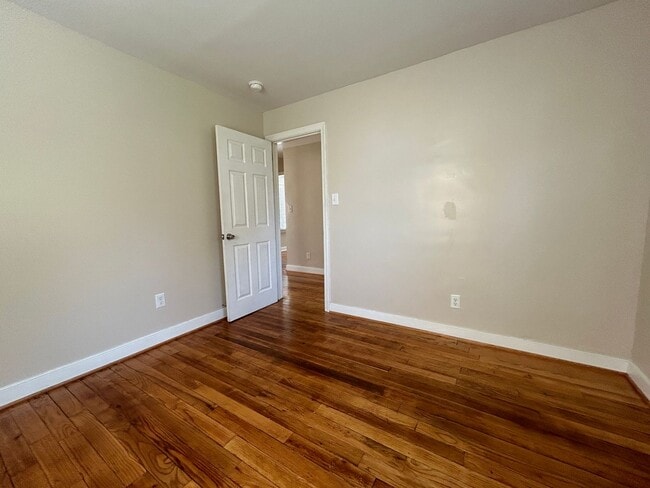 Building Photo - 3 Bedroom 1 Bathroom Brick Cape