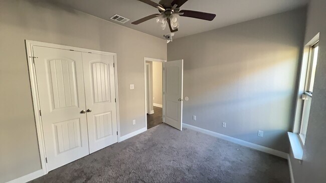 Building Photo - GORGEOUS 3-bedroom 2-bathroom home in Prairie Ridge!