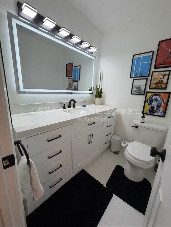 Building Photo - 2625 Pirineos Way
