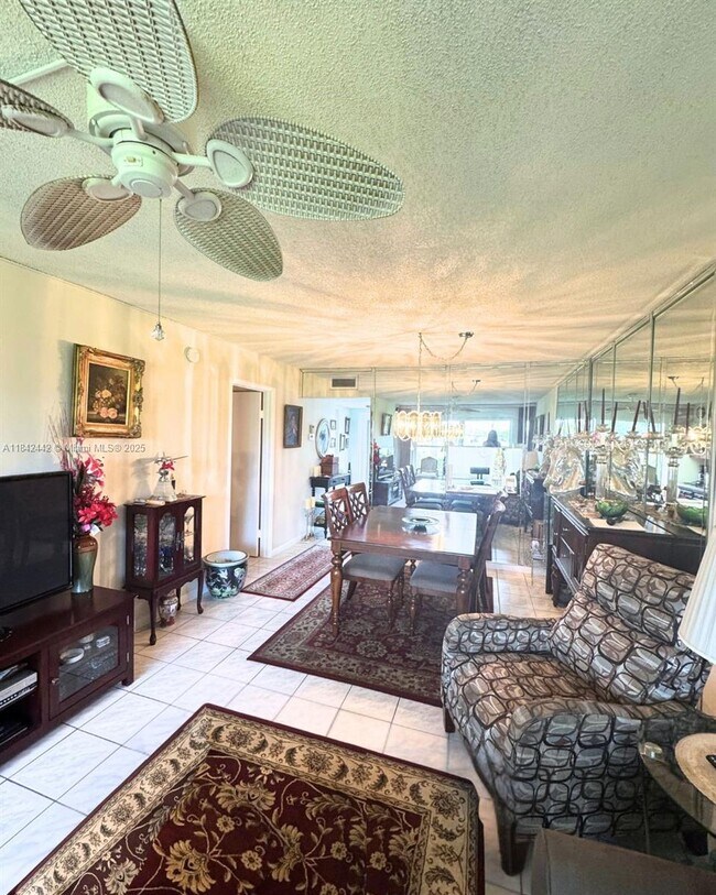 Building Photo - 7787 Golf Cir Dr