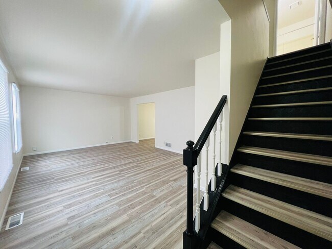 Building Photo - KHR-2711/2713-48-S