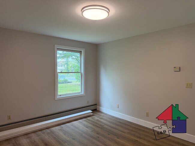 Building Photo - 390 S Barre Rd