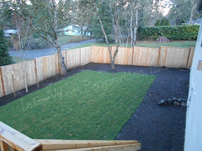 Building Photo - 3+ BED 2.5BA TIGARD HOME WITH DEN, SOAKER ...
