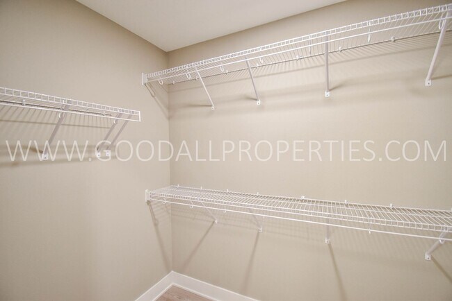 Building Photo - 3 Bedroom, 2 Bathroom Single Family Ranch with 2-Car attached garage