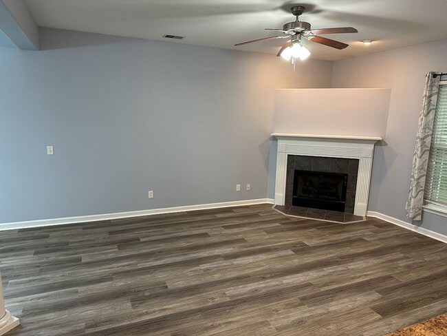 Building Photo - 250 Summer Hill Way