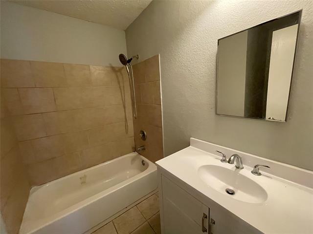 Building Photo - 4611 Wedgewood Dr