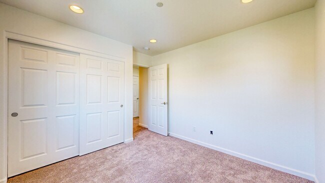 Building Photo - Rincon Valley FIVE Bedroom Three Bathroom Single Family Home!