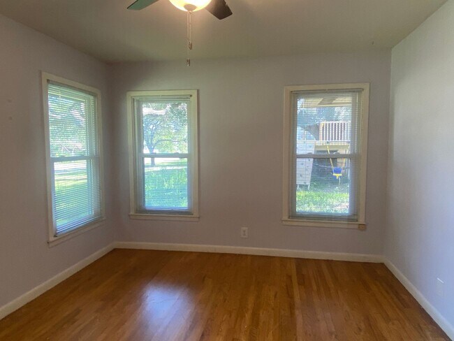 Building Photo - 4 BEDROOM WITH POOL