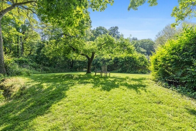 Building Photo - 62 Pound Ridge Rd