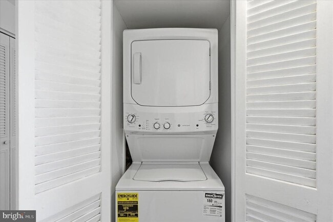 Building Photo - 3360 Huntley Sq Dr