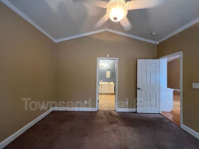 Building Photo - 7049 Pitcairn Dr