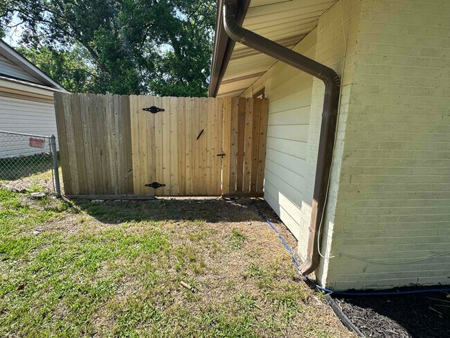 Building Photo - 1509 Camilla Rd