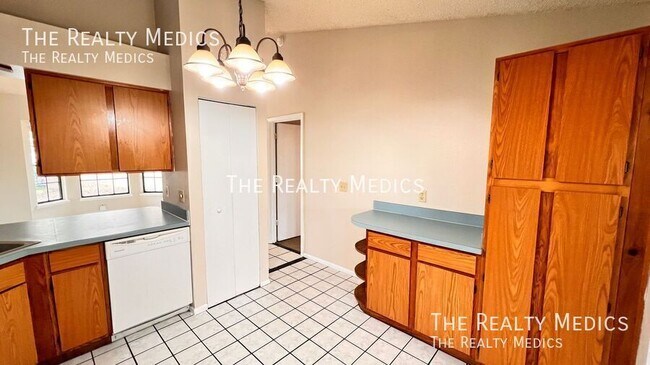 Building Photo - 3257 Dudley Dr