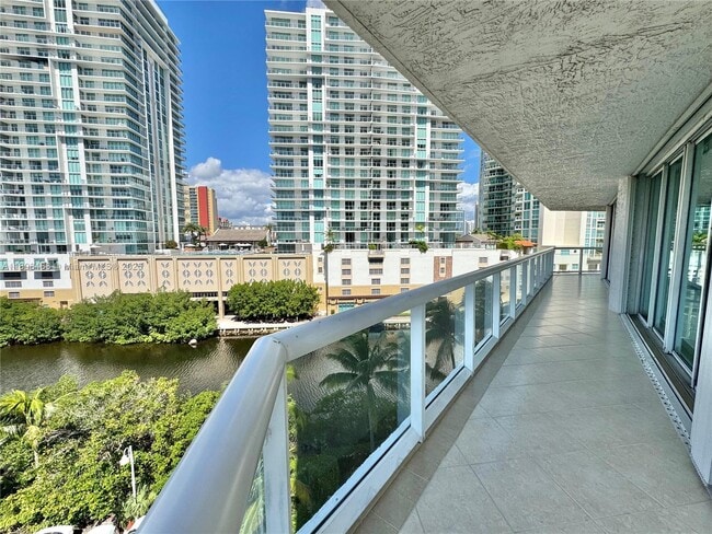 Building Photo - 16500 Collins Ave