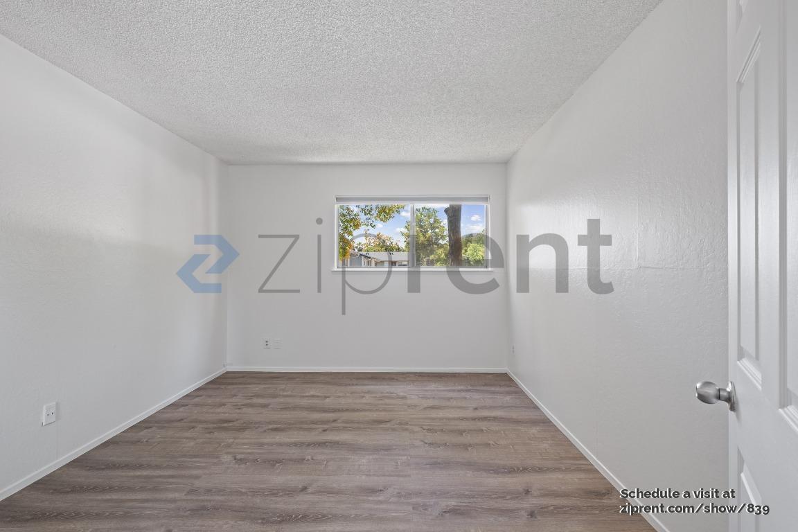 Building Photo - 1060 Oak Grove Rd