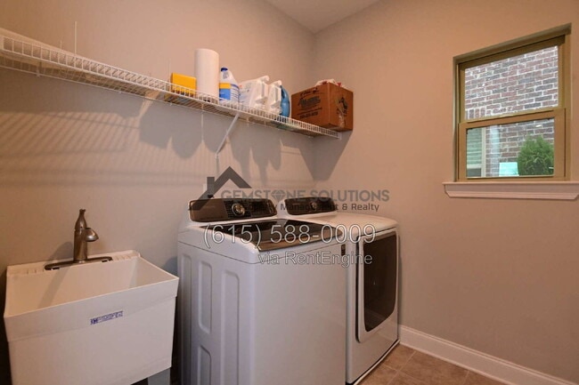Building Photo - 1028 Fenner Ln