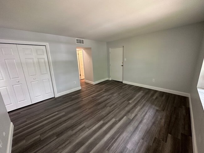 Building Photo - 908 Erdner Ave