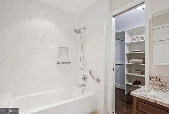Building Photo - 308 Wrens Way