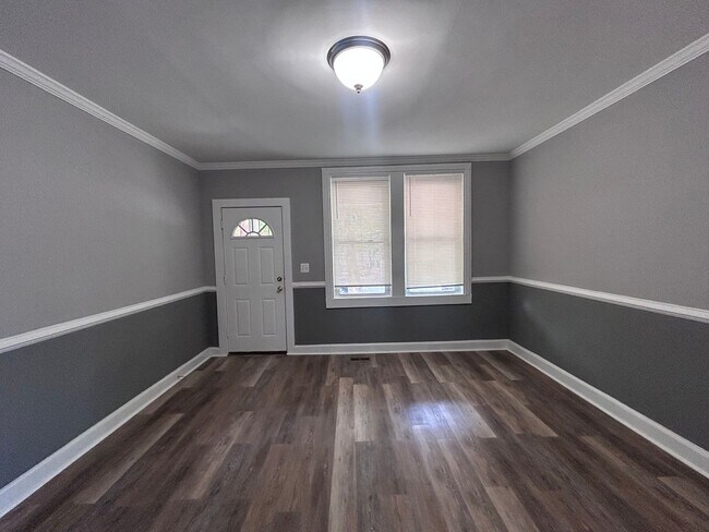 Building Photo - 1053 N Kenwood Ave