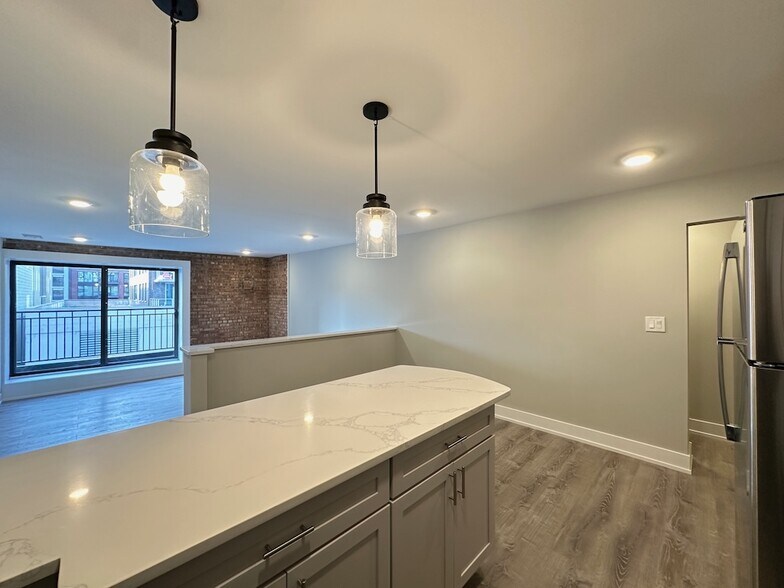 Building Photo - 1223 N La Salle Dr