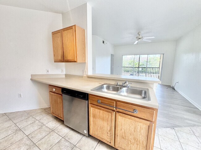 Building Photo - ** FAIRWAY PRESERVE ** 2 BED / 2 BATH CONDO - PET OK! - NORTH NAPLES - ANNUAL RENTAL