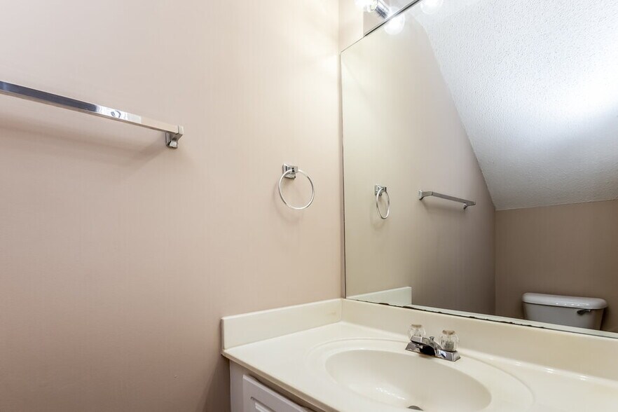 Building Photo - 4645 Valais Ct