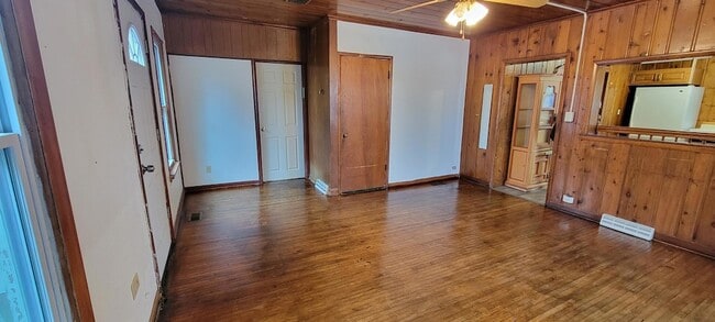 Building Photo - 2815 N Shore Dr