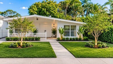 Building Photo - 111 Poinsettia Cir NE
