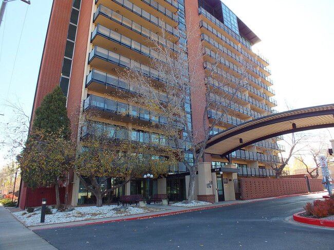 Building Photo - 417 E Kiowa St