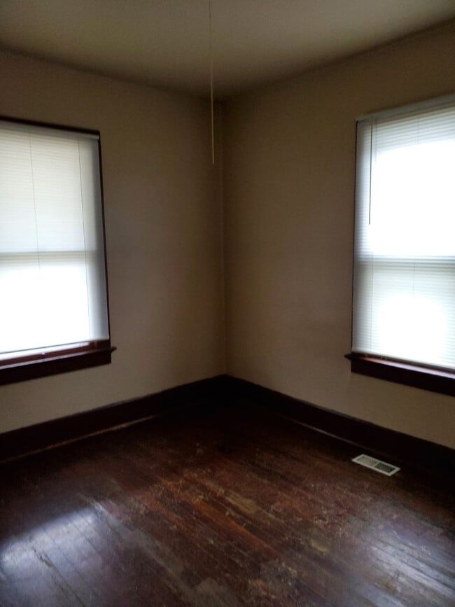 Building Photo - 2 Bed/1Bath house