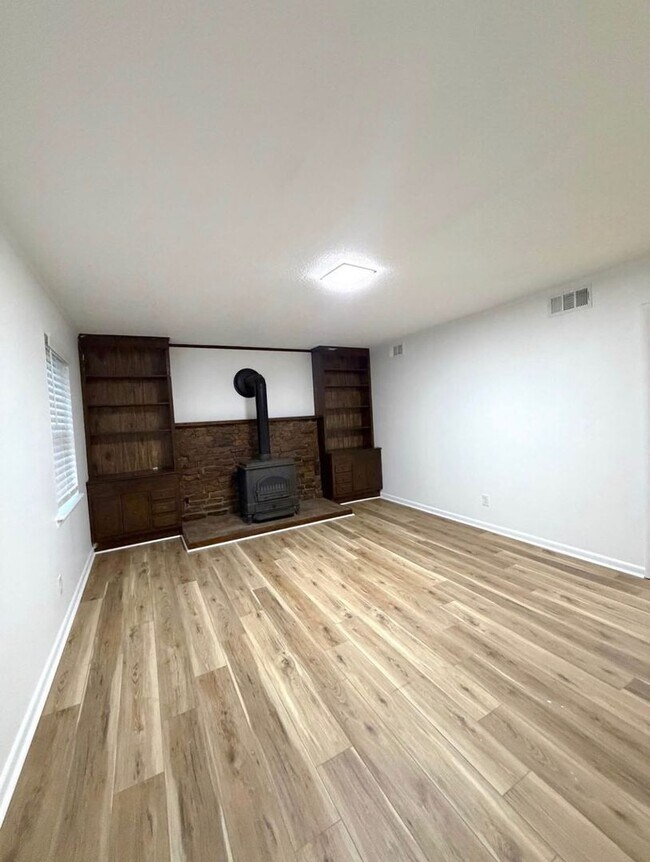 Building Photo - 2808 Seminole Trl