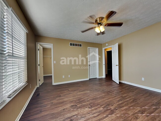 Building Photo - 18 Robin Way