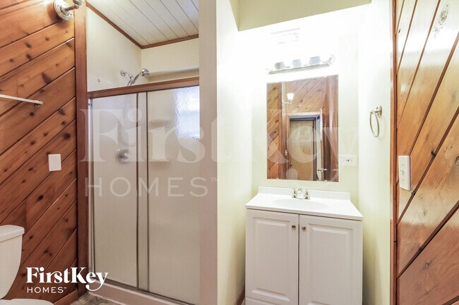 Building Photo - 1054 Kenmore Ave