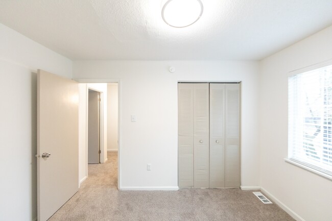 Room 2 (3) - Hillcrest Townhomes