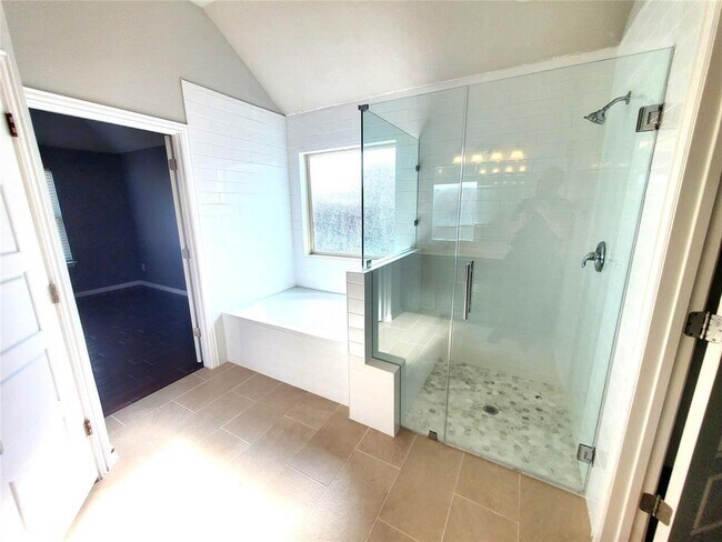 Building Photo - 807 Farmhouse Dr