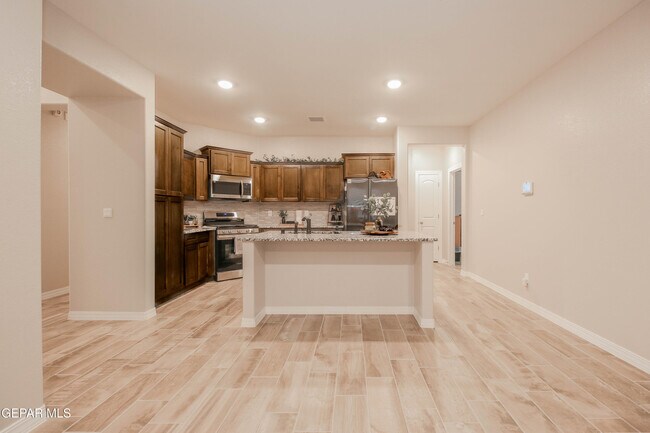 Building Photo - 10716 Drew Pearson Dr