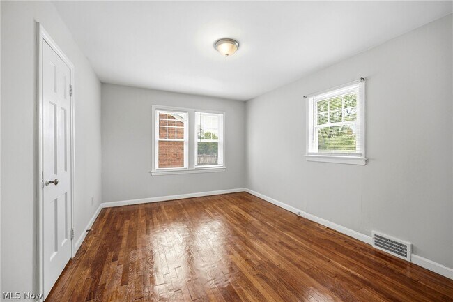 Building Photo - 3889 Grenville Rd