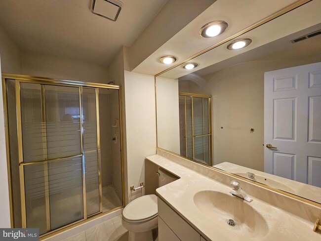 Building Photo - 409 Talon Ct