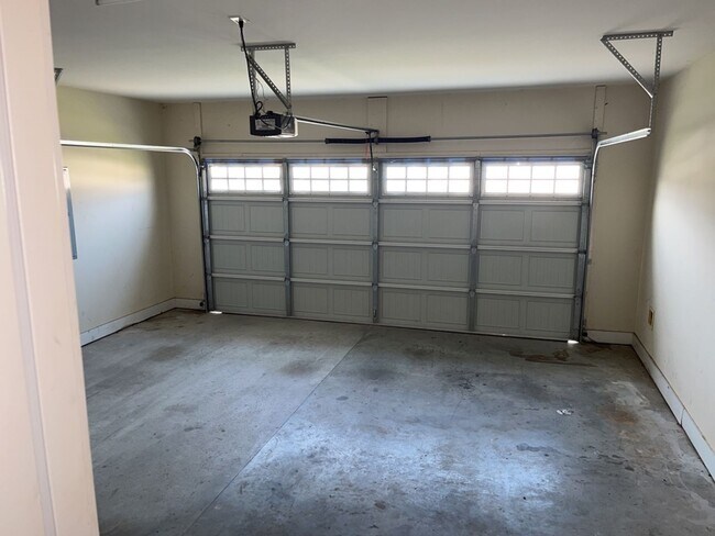 Building Photo - 202 Scarlett Ln