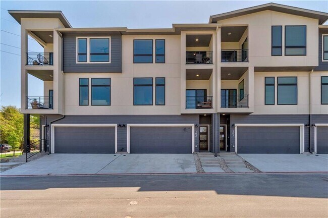 Building Photo - 2050 Lohmans Spur Rd