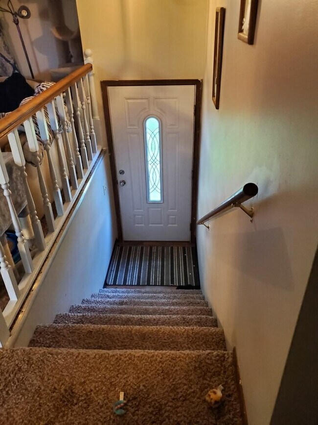 Building Photo - Ken Maril