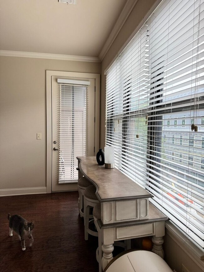 Building Photo - CityView at Riverwalk - Available January 2026! Gorgeous UNFURNISHED 2 bed/w 2 bath (both ensuite...