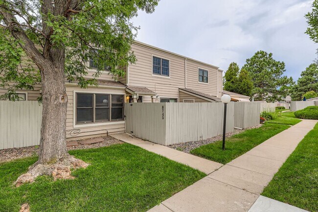 Primary Photo - Modern 3-Bedroom Home in Arvada with Commu...