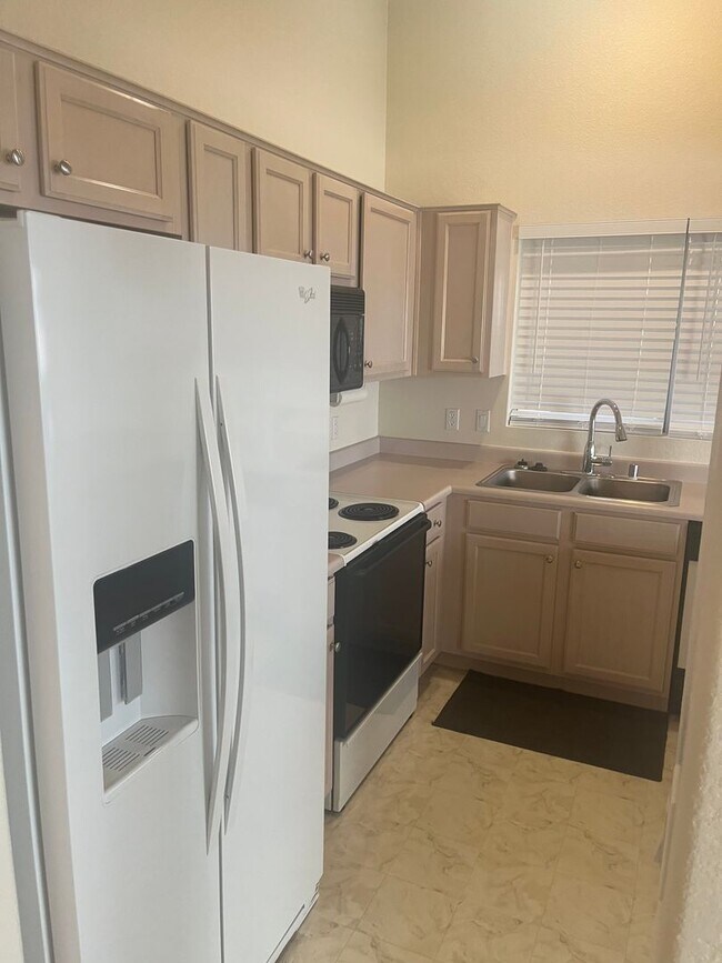 Building Photo - 55+ 2 Bed 2 bath home!