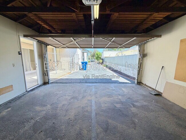Building Photo - 5433 Cartwright Ave