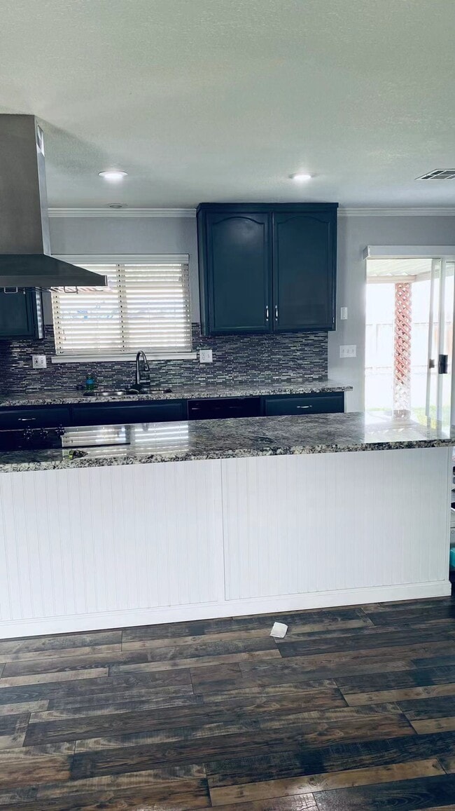 Building Photo - 711 Sandpiper Ln