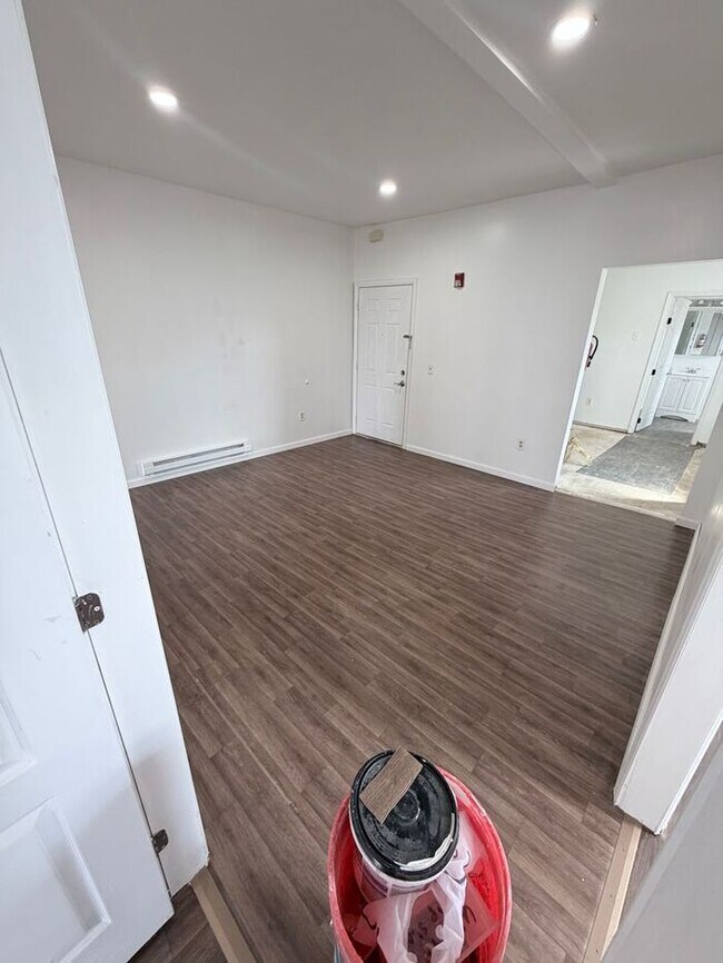 Building Photo - Inspected and Approved 3 Bedroom 1 Bath w PARKING & Appliances