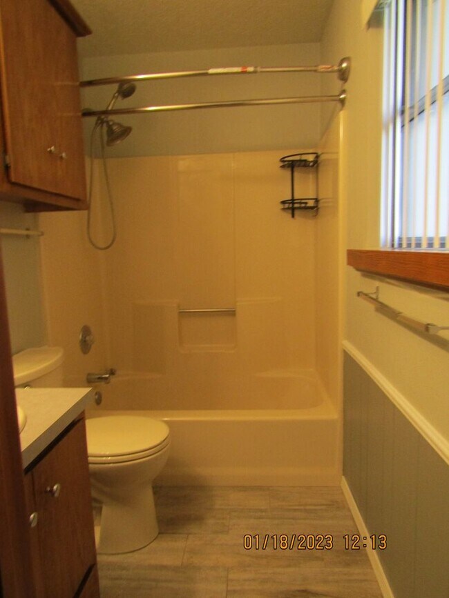 Building Photo - Great Home Located on the Eastside/Sungate...