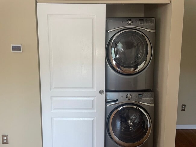 Building Photo - 3-Story Townhome in Historic Fourth Ward – Uptown Living