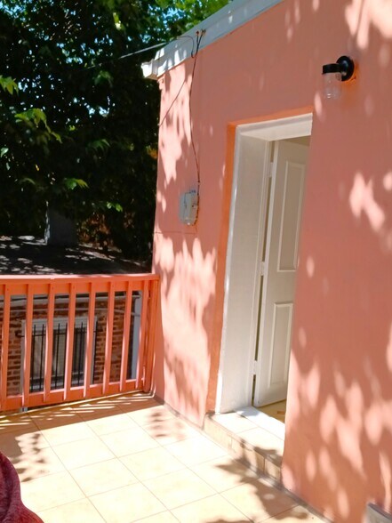 Apt 2 - 1017 Hollins St